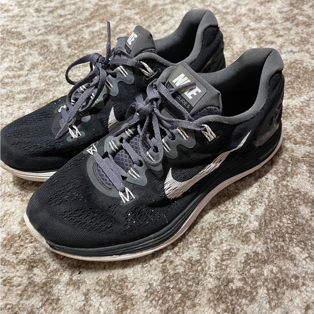 Nike Tennis Shoes